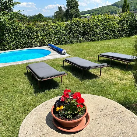 Chalupa Menany - Karlstejn