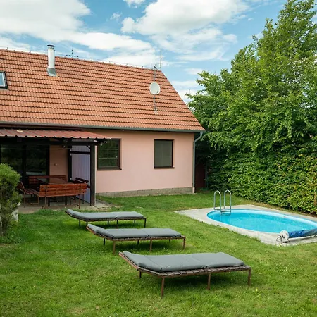 Chalupa Menany - Karlstejn Дом отдыха *