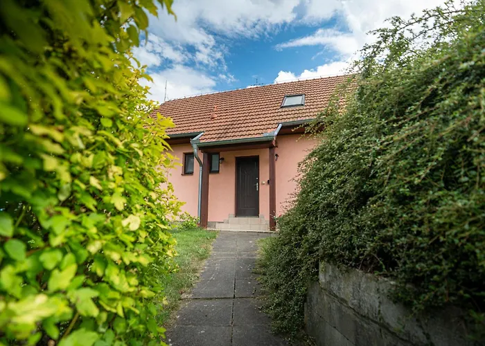 Chalupa Menany - Karlstejn * Бероун