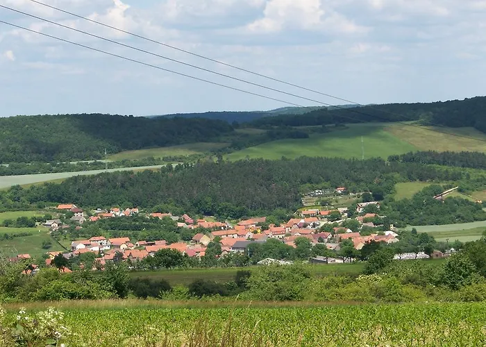 Chalupa Menany - Karlstejn *